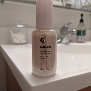 Glossier. Futuredew oil serum hybrid.